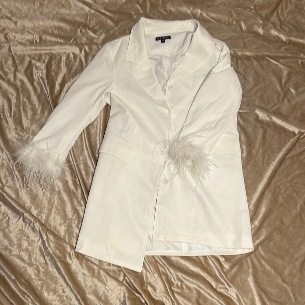 Elegant White Women's Coat with Feather Accents